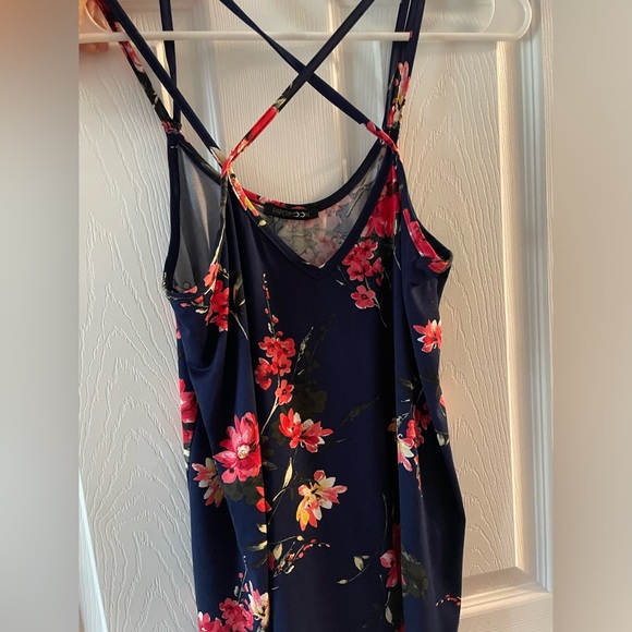 Strappy tank top - Picture 4 of 5